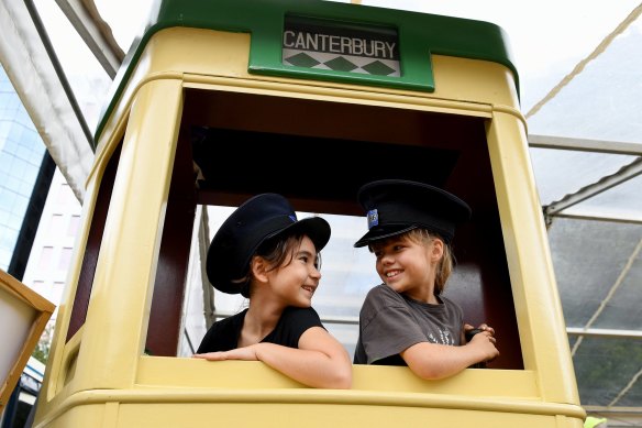 Faites un tour en tram, en bus, en train ou en ferry et voyez où vous vous retrouvez.