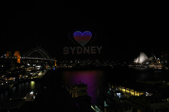 Le SkyShow au-dessus du port pendant Elevate Sydney 2022.