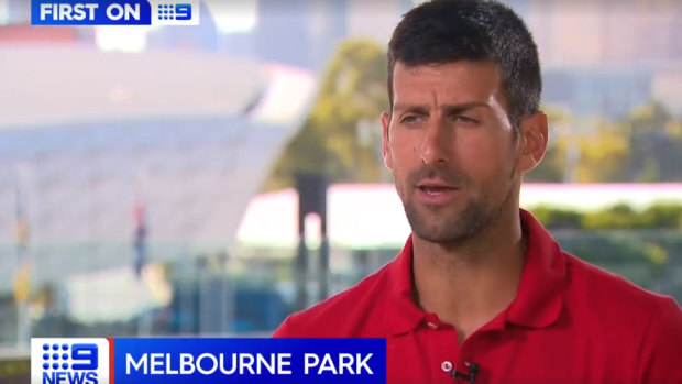 Novak Djokovic parle à Todd Woodbridge pour Nine News.