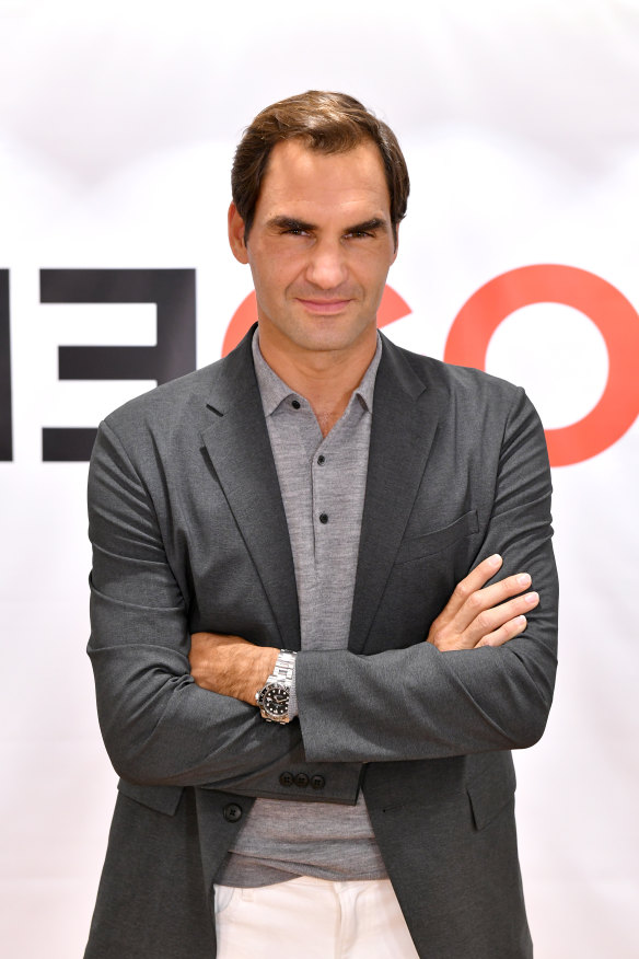 Roger Federer portant Uniqlo et une Rolex.
