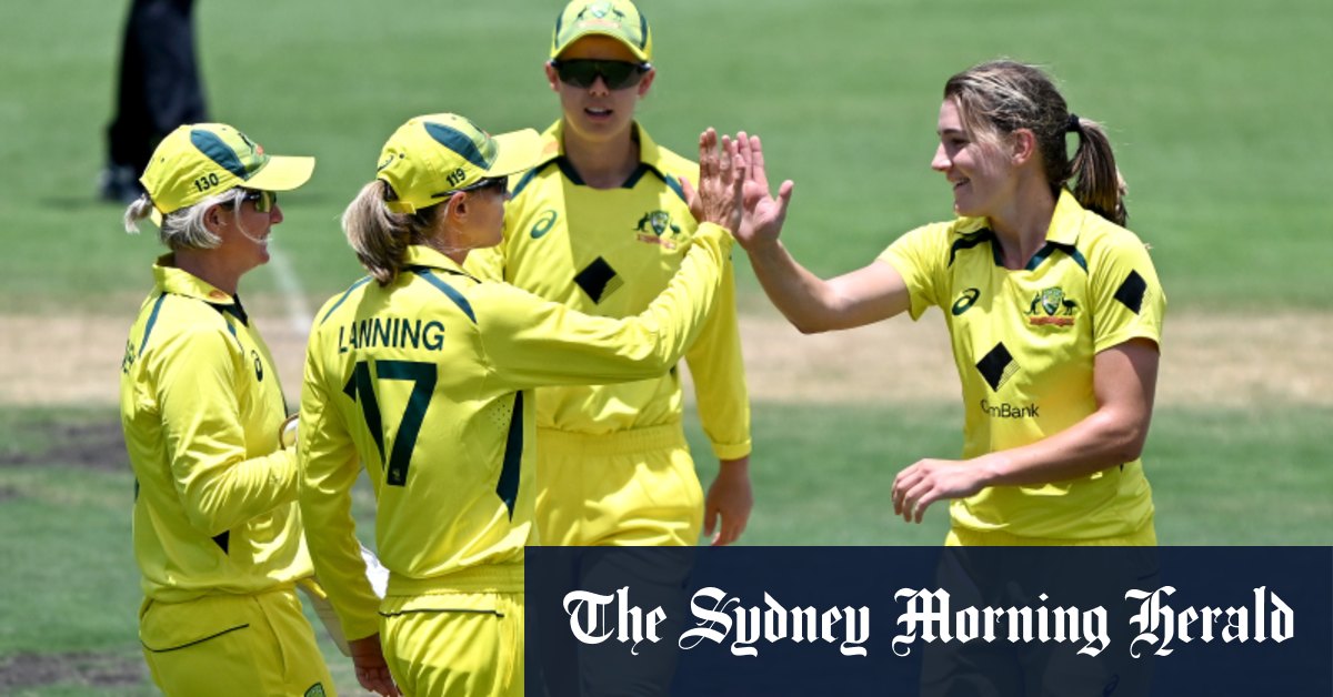 Darcie Brown, Annabel Sutherland et Phoebe Litchfield sont les vedettes de la victoire décisive de l'Australie contre le Pakistan
