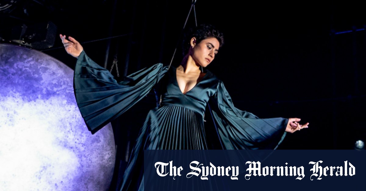 Le chanteur Montaigne joue dans un spectacle du Festival de Sydney qui raconte le poème épique d'Homère