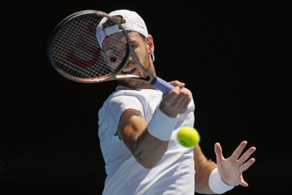 Karen Khachanov était trop bonne pour Yoshihito Nishioka du Japon.