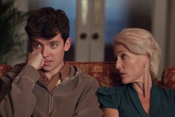 Gillian Anderson avec Asa Butterfield dans l'éducation sexuelle.