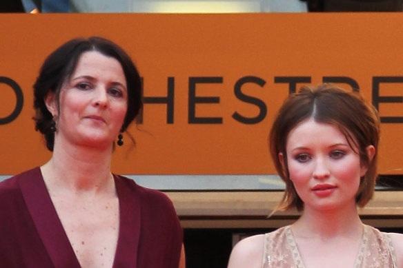 La réalisatrice/scénariste Julia Leigh avec Emily Browning au Festival de Cannes 2011.