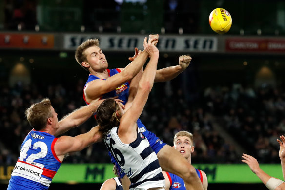 Ryan Gardner des Bulldogs ratera le premier tour après une opération au coude.  