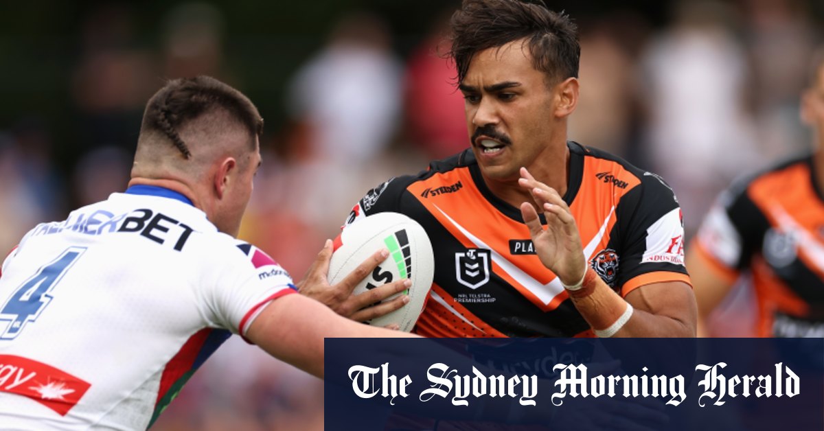 Les Wests Tigers perdent Daine Laurie avec une blessure au genou, Charlie Staines jouera l'arrière