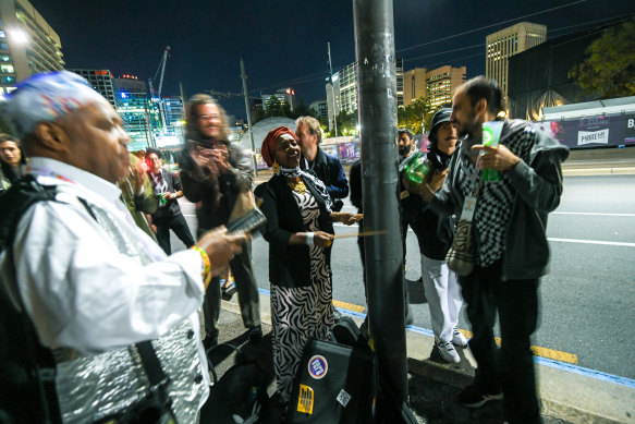 Le lampadaire n'a jamais sonné aussi bien. 