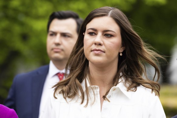 Un nouveau procès a été abandonné en raison de préoccupations pour la santé mentale de Brittany Higgins.