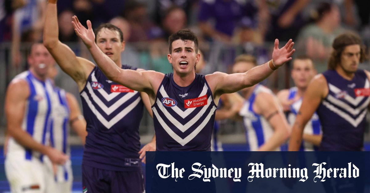La Ligue soutient l'appel des arbitres à la sirène lors du match Fremantle Dockers contre North Melbourne Kangaroos
