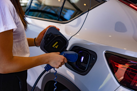 Volvo est un pionnier de l'industrie automobile, visant à ne vendre que des voitures entièrement électriques d'ici 2026.