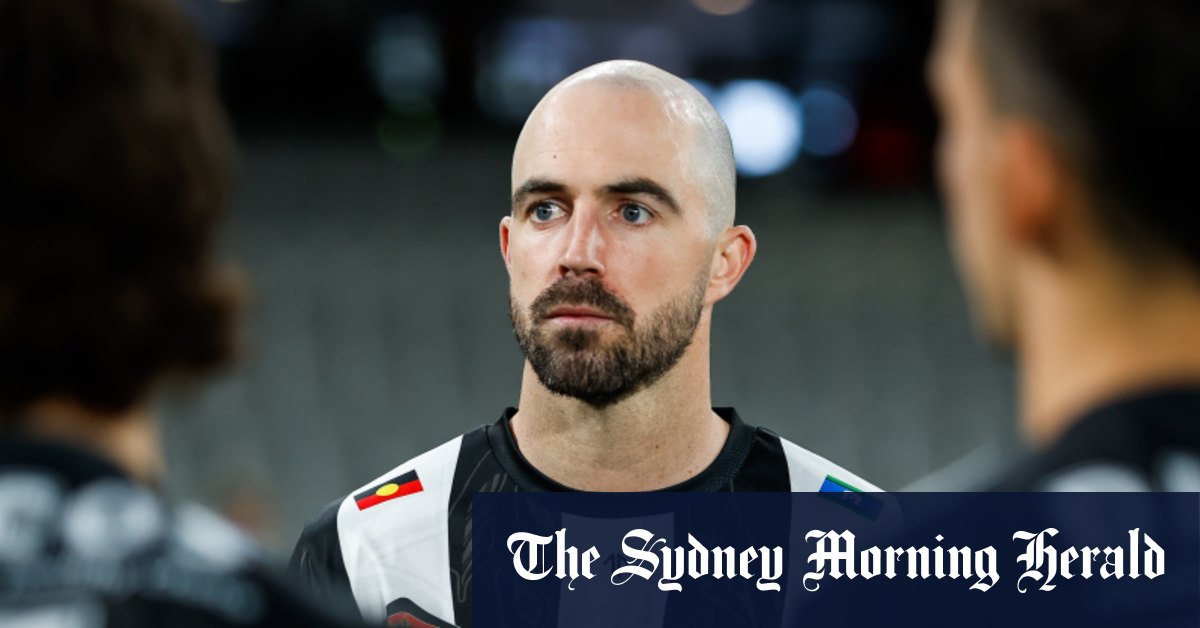 Steele Sidebottom des Collingwood Magpies a été éliminé du match 300 en raison d'une blessure au genou