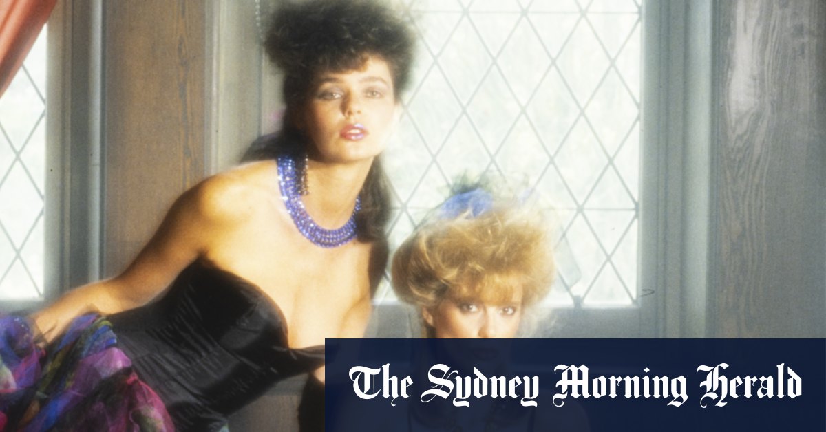 Les robes des années 80 désormais exposées