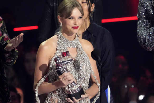 Taylor Swift a attribué une grande partie de son succès au fait d'avoir une maman hyper impliquée.