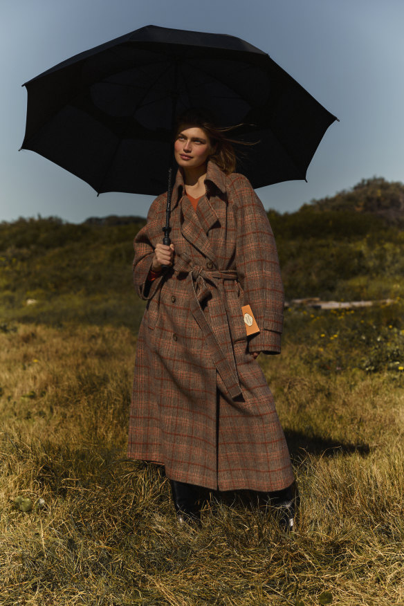 Manteau Joseph, 3278 $.  Pull en cachemire 