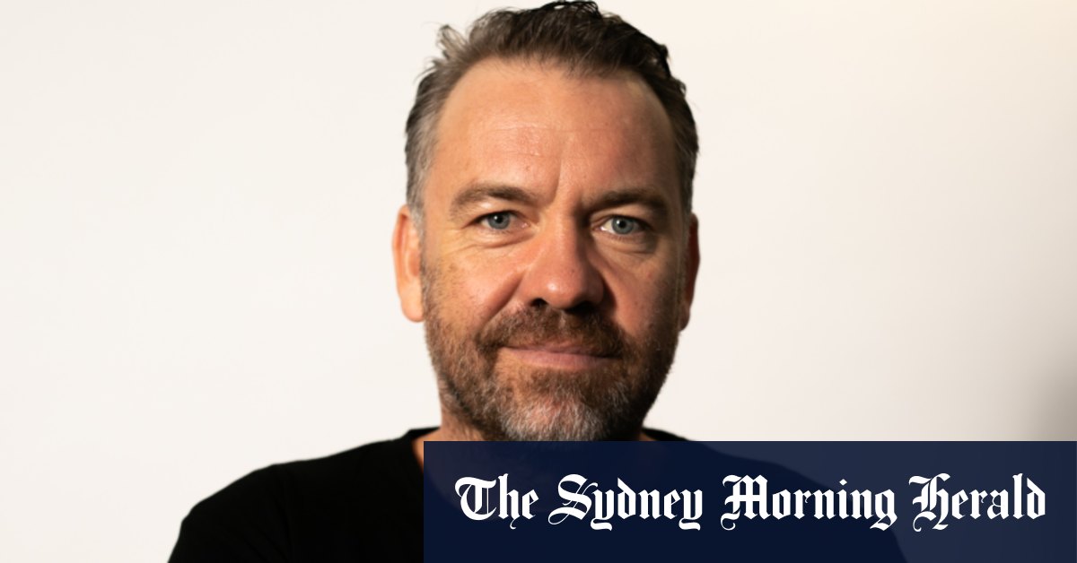 L'acteur d'Avatar et The Twelve, Brendan Cowell, fait une voix off pour la réalité, la série factuelle Police Rescue Australia.