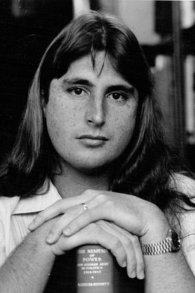 Tim Winton en 1985, l'année après avoir remporté le Miles Franklin pour la première fois.