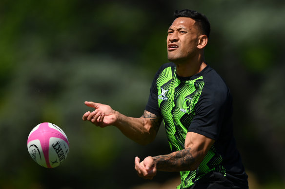 Israel Folau lors d'une séance d'entraînement du XV mondial.
