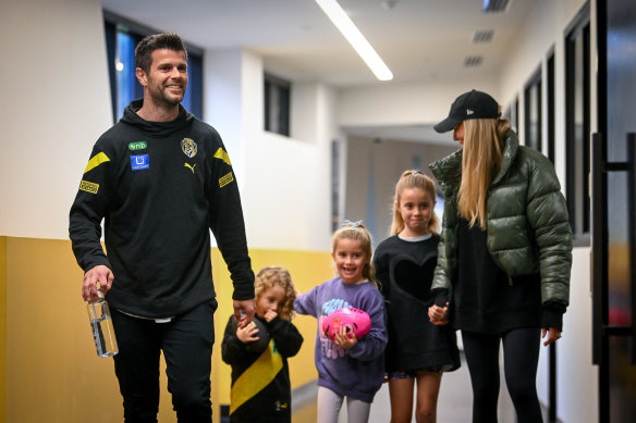 Cotchin et sa famille lors de la conférence de presse de son 300e match.