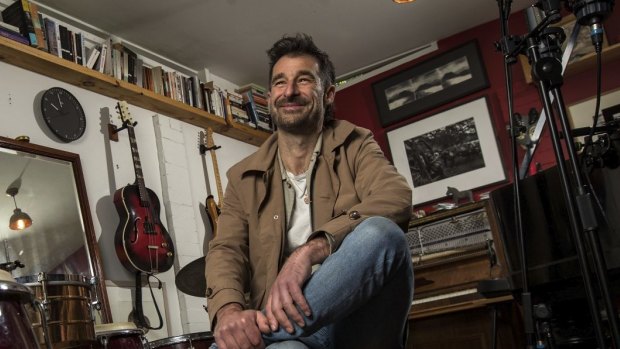 Felix Riebl a visité le pays de Pilbara à plusieurs reprises pour écrire les chansons de Spinifex Gum.