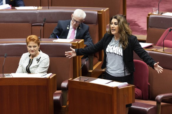 Lidia Thorpe et Pauline Hanson au Sénat lundi.