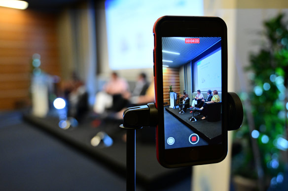 Les panélistes du Festival de télévision de Monte-Carlo de quatre jours discutent de l'impact potentiel de l'IA sur l'industrie de la télévision.