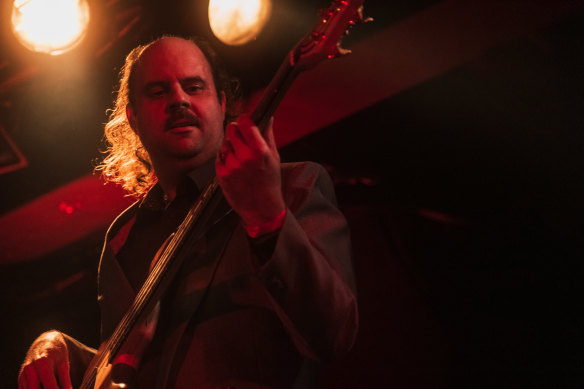 Donny Benet se produit au Corner Hotel.