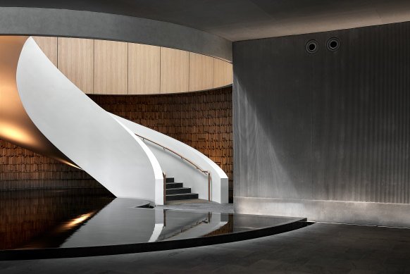 L'eau occupe une place prépondérante dans toute la conception.