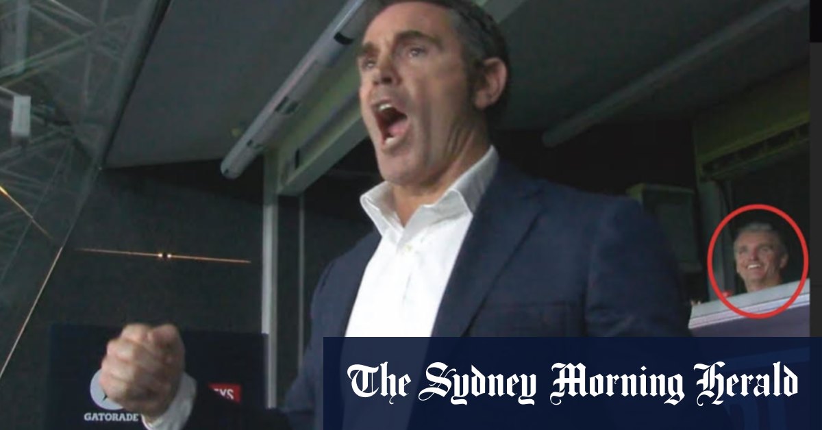 L'entraîneur des Penrith Panthers, Ivan Cleary, apparaît dans la boîte d'entraînement des NSW Blues