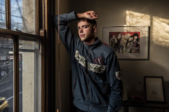 Jacob Lucas dit que les rencontres au sein de la communauté queer ont beaucoup changé depuis que le coût de la vie a augmenté.