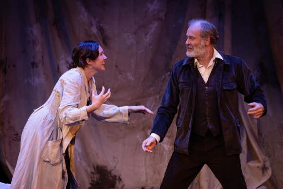 Imogen Sage et Christopher Stollery jouent dans la pièce Claudel de Wendy Beckett à l'Opéra de Sydney.