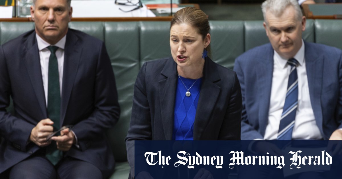 Le logement stoush se rallume alors que le fonds de 10 milliards de dollars revient au parlement