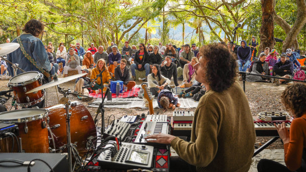 Le groupe de rock alternatif de Gold Coast, Selve, est sur le point de sortir son premier album.