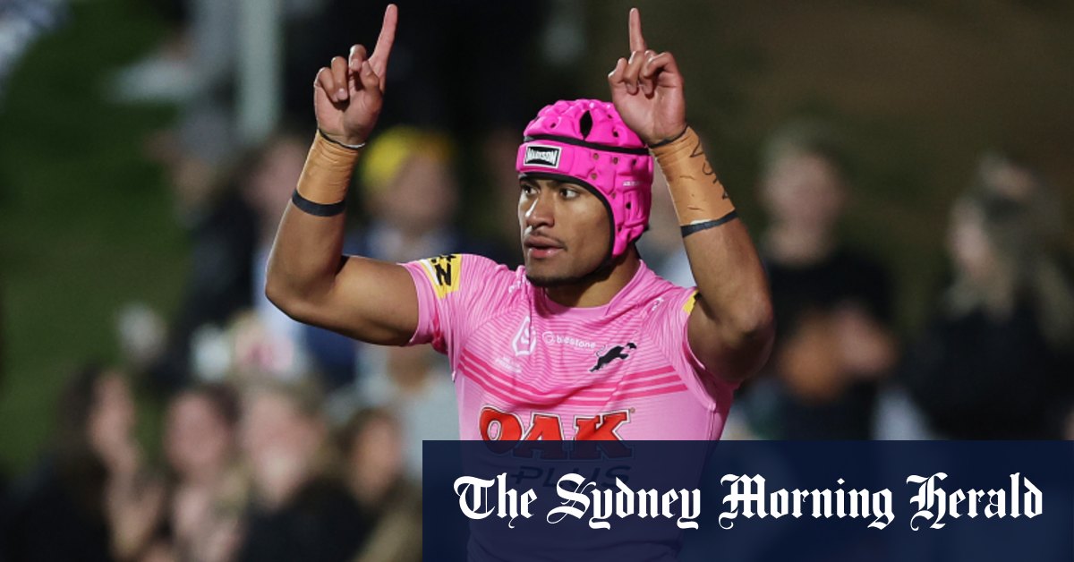 Les Penrith Panthers se rapprochent du poste de premier ministre mineur alors que la saison des Manly Sea Eagles est presque terminée après un duel de coups de pied bizarre