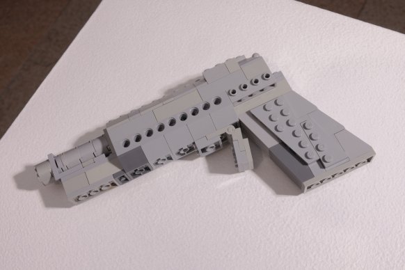 D'autres éléments de l'installation recréent des armes modernes.