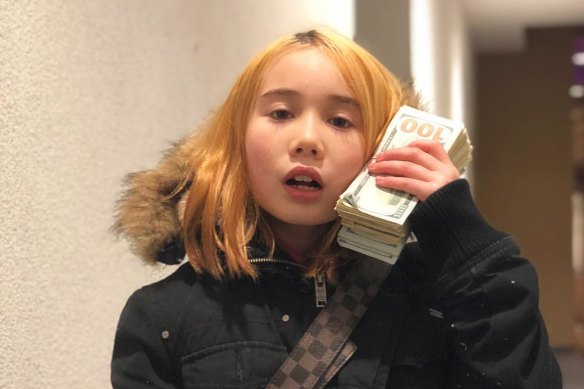 Les comptes de médias sociaux de Lil Tay sont au centre de controverses en ligne depuis 2018.