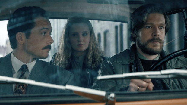 Taron Egerton, Sofia Lebedeva et Nikita Efremov dans Tetris.