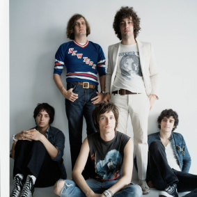 The Strokes est l'un des groupes présentés dans ce documentaire sur la scène musicale naissante de New York au début de ce siècle.