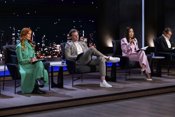 Quatre des nouveaux juges de Shark Tank (de gauche à droite) Dr Catriona Wallace, Davie Fogarty, Jane Lu et Robert Herjavec. 