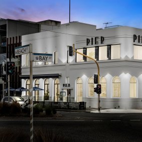Le Pier Hotel de Port Melbourne est à vendre.