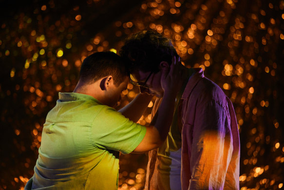 Michael Hodyl et Michael Noble dans Exposés.