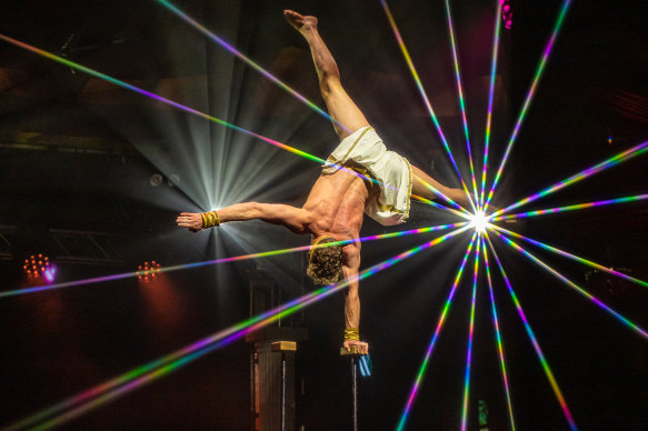 Thomas Gorham se produit à Godz à Perth.