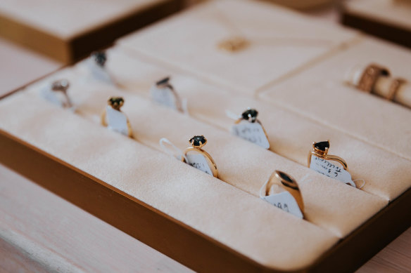 À partir de l’approbation de la conception, il faudra généralement entre trois et cinq semaines à Walden pour livrer une pièce finie.