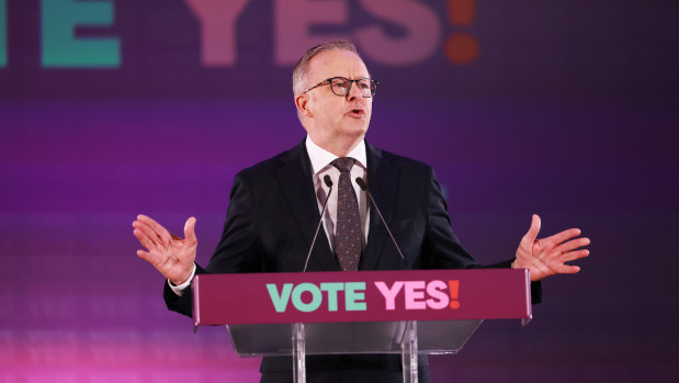 Le Premier ministre Anthony Albanese espère que l’effet John Farnham pourra aider la campagne du oui à franchir la ligne d’arrivée le 14 octobre.