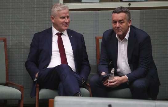 L'ancien leader national Michael McCormack (à gauche) et son collègue Darren Chester.