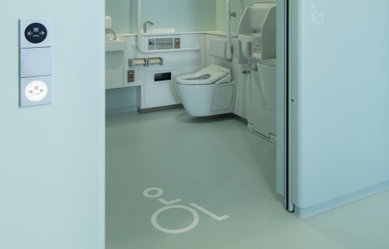 « Un équipement utile et accueillant pour les locaux comme pour les touristes » : les toilettes publiques de Marc Newson à Tokyo.