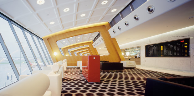 Le salon de première classe Qantas conçu par Marc Newson à Sydney.  «Nous avons essayé de présenter des produits que je trouvais intéressants pour les clients.»