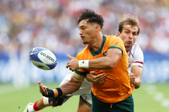 Jordan Petaia passe le ballon sous pression