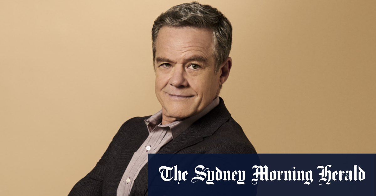 La star de Neighbours, Stefan Dennis, parle des femmes de sa vie