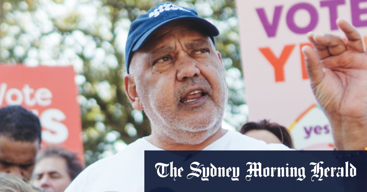 Noel Pearson exhorte la campagne du Oui à ne pas se laisser distraire par la controverse lors du rassemblement de Redfern